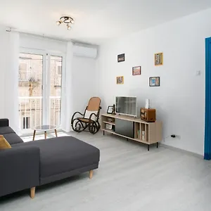 Uncle Albertʹs Apartment Trogir