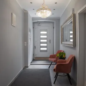  Apartment Captain Emo